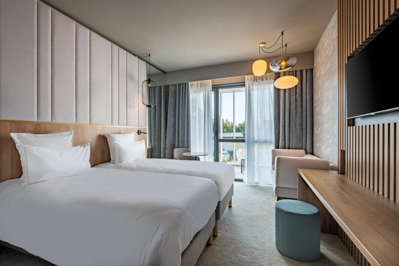 Golden Tulip Lyon Ouest Techlid Hotel & Spa Limonest Phòng bức ảnh